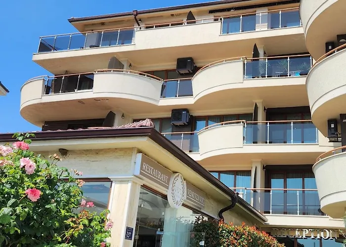 Golden Sunrise Апартаменты